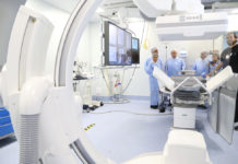 Ministro Mañalich visita Hospital Clínico de la Universidad de Chile por puesta en marcha de moderno equipamiento financiado por el Ministerio de Salud MINSAL