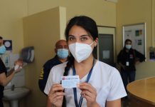 Hermanos que se desempeñan en la UCI del Hospital Van Buren fueron los primeros vacunados en Valparaíso