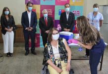 COVID-19: Ministros de Salud y Educación dan inicio a vacunación para miembros de la comunidad educativa