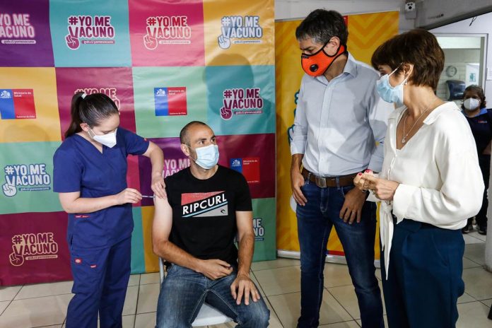 Autoridades de Salud hacen el llamado a pacientes con cáncer y enfermedades autoinmunes mayores de 16 años a vacunarse