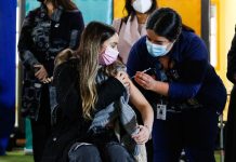 COVID-19: Se reportan 17.371 nuevos casos, con 94.417 exámenes a nivel nacional en las últimas 24 horas, con una positividad de 17,01% vacunación covid-19