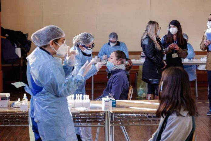 Estudio chileno sobre la efectividad de la vacuna CoronaVac fue publicado en The New England Journal of Medicine (NEJM)