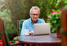 5 tips para ayudar a un familiar que está perdiendo la audición