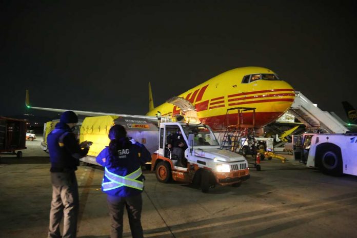 Llegan a Chile nuevo cargamento de vacunas Pfizer-BioNTech contra SARS-CoV-2