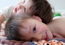 Tips para cuidar los dientes de las y los más pequeños: 5 de cada 10 niños presenta caries a los 4 años Tips para cuidar los dientes de las y los más pequeños: 5 de cada 10 niños presenta caries a los 4 años