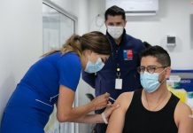 Ministros de Salud y Educación inauguran primer vacunatorio municipal del país Ministros de Salud y Educación inauguran primer vacunatorio municipal