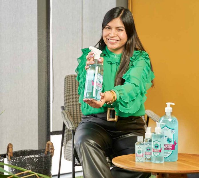 Cuidado y protección: el único alcohol en gel y spray con aloe vera y malaquita que mantiene tus manos humectadas, hidratadas y protegidas por el COVID-19