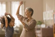 LA MÚSICA ALTA PUEDE DAÑAR LA AUDICIÓN TANTO COMO OTROS SONIDOS Y PUEDE LLEVAR A LA PÉRDIDA AUDITIVA SEVERA problemas de audición por escuchar música