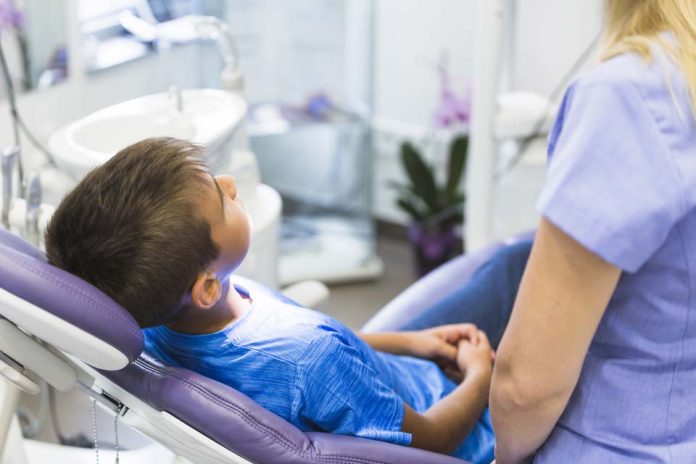 CARIES ALCANZAN UNA PREVALENCIA DE 70% EN NIÑOS DE 6 AÑOS