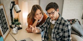 ¿Cómo el trabajo híbrido puede ser una herramienta para la salud mental