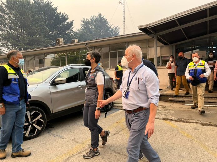 Ministra de Salud visita la región del Biobío para evaluar el estado de la red asistencial debido a emergencia por incendios forestales