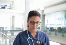 Salud y bienestar los propósitos 2023 de los chilenos que demandan una interconexión segura y confiable