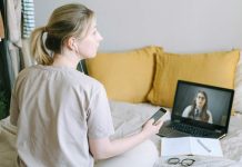 Vuelta a clases y al trabajo: cómo reducir problemas oculares por uso de pantallas 