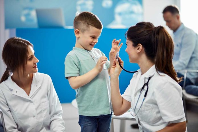 Llega marzo: Especialistas recomiendan realizar chequeos médicos a niños y niñas en este regreso a clases  