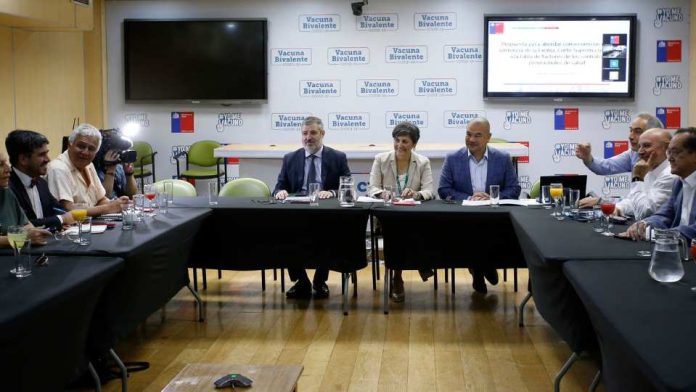 Ministra Aguilera lidera encuentro con senadores y diputados de las comisiones de salud por Proyecto de Ley de Isapres