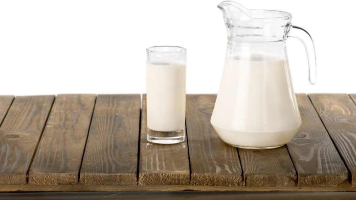 Expertos advierten de las complicaciones a la salud de una baja ingesta de leche