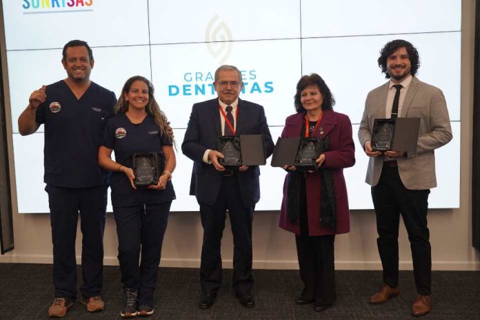 Fundación Sonrisas y P&G Chile reconocen a odontólogos de nuestro país a través del premio “Grandes Dentistas”