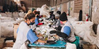 Innovadora empresa de snacks saludables del grupo Angelini: en menos de un año Flip compromete sacar de circulación una tonelada de plástico