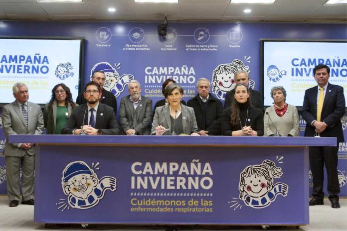 Ministra de Salud se reúne con ex ministros de la cartera en el marco de la Campaña de Invierno