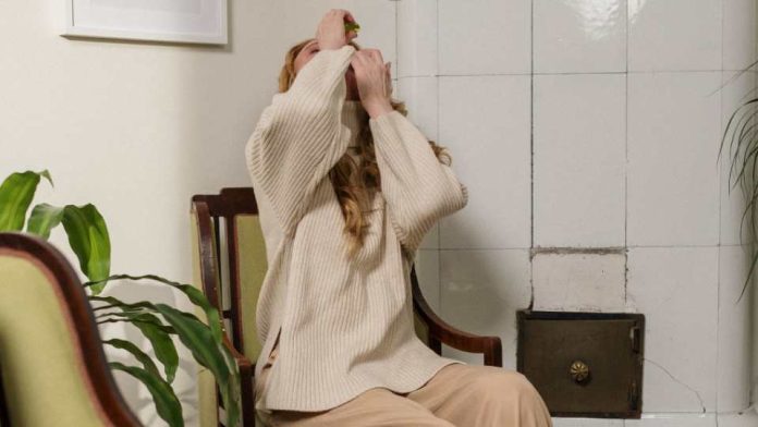 ¿Es seguro automedicarse gotas para los ojos rojos