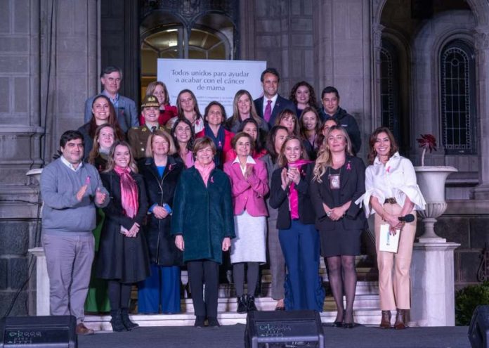 Estée Lauder Companies ilumina de rosa la Municipalidad de Providencia por el mes del cáncer Estée Lauder Companies ilumina de rosa la Municipalidad de Providencia por el mes del cáncer