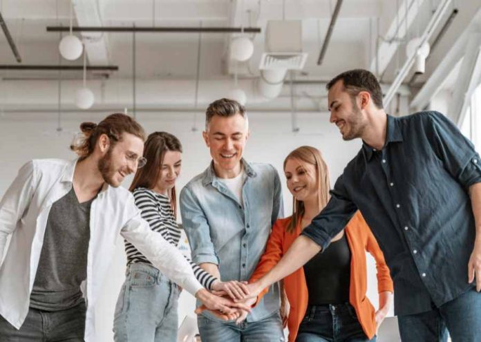 La semana laboral de cuatro días está cada vez más cerca tres de cada diez trabajadores consideran la norma dentro de cinco años La semana laboral de cuatro días está cada vez más cerca: tres de cada diez trabajadores consideran la norma dentro de cinco años