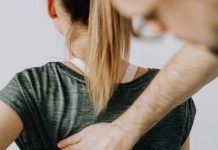 Las consecuencias de pasar horas frente al computador: dolencias crónicas en espalda, cuello y muñecas Las consecuencias de pasar horas frente al computador: dolencias crónicas en espalda, cuello y muñecas