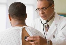 ¿Por qué los hombres también deben hacerse el autoexamen?