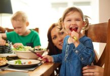 Estudio revela que padres y madres quieren probar dietas vegetarianas o flexitarianas en sus hijos