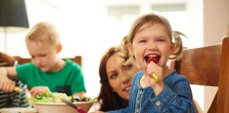 Estudio revela que padres y madres quieren probar dietas vegetarianas o flexitarianas en sus hijos