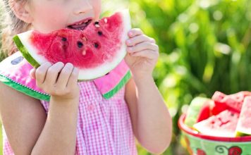 Cómo alimentarse saludablemente en verano: especialista entrega 10 claves