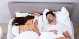 14 de febrero: encuesta descubrió las tendencias de los chilenos y chilenas al dormir en pareja  