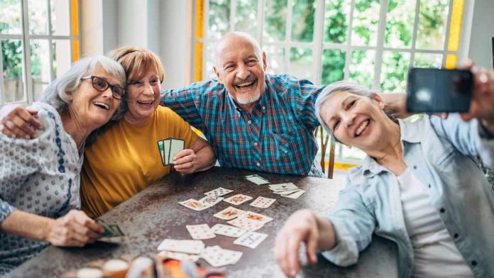 BondUP: La primera red social chilena diseñada para que personas mayores encuentren nuevos amigos