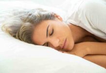 Dormir bien le ayuda al cuerpo y al cerebro a recuperarse del estrés del día Dormir bien le ayuda al cuerpo y al cerebro a recuperarse del estrés del día