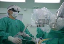 Realizan en Chile la primera cirugía del mundo con Realidad Aumentada