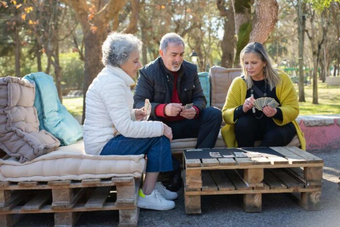 ¿Sabías que jugar juegos de mesa, leer y juntarse con los amigos favorece y potencia la memoria?