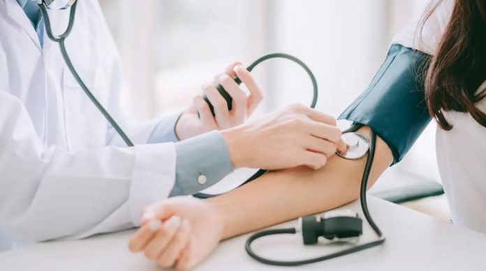 Mes del Corazón: Más de un tercio de la población en Chile sufre de hipertensión arterial