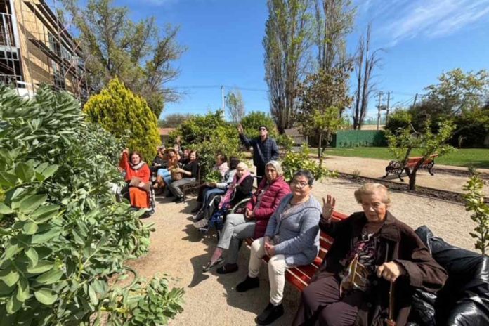 Buonavita celebra el Día del Adulto Mayor con un taller de huerto terapéutico