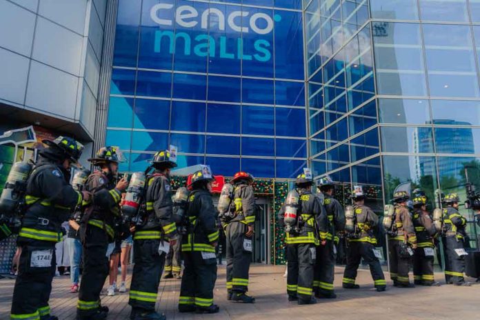 En la torre más alta de Sudamérica miles de bomberos se movilizaron por la salud y el deporte