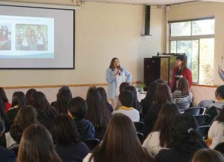 LAB4U y Laboratorio Pfizer realizaron jornada de educación científica en Colegio Almendral