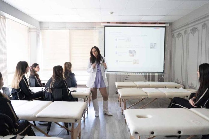 Clínica dermato-vascular lanza el primer curso acreditado en drenaje linfático en Chile