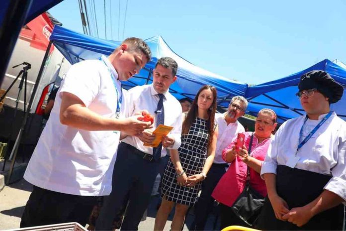 Estudiantes floridanos crean recetas saludables con alimentos desechados