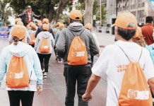 Más de 70 personas caminaron para promover el envejecimiento activo