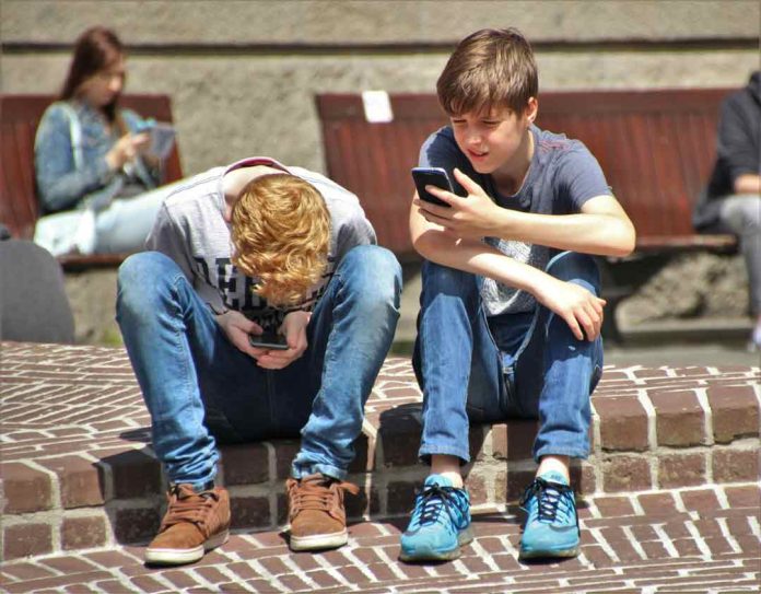 Vacaciones de verano: ¿Qué dicen los expertos sobre las pantallas y el descanso de los niños?