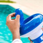 ¡Cuidado con el cloro en las piscinas! Médicos explican efectos nocivos que puede tener en la piel y las vías respiratorias