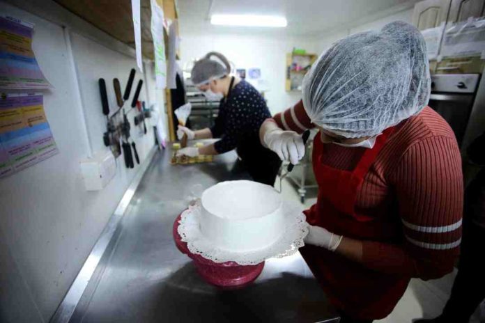 Las mujeres  de la Región del Biobío destinan 2 horas más que los hombres a actividades de trabajo no remunerado 