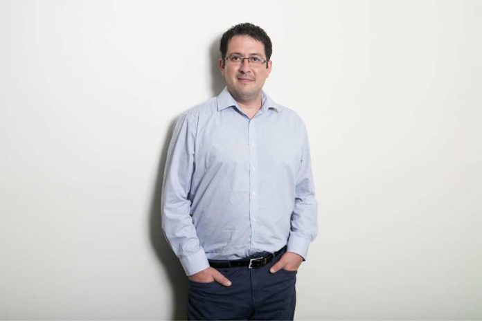 Académico UDLA destaca al stand-up comedy y su impacto en el bienestar emocional nacional Académico UDLA destaca al stand-up comedy y su impacto en el bienestar emocional nacional