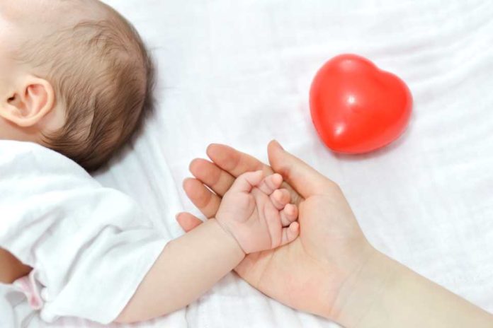 Cardiopatías congénitas Primera causa de muerte en los menores de 1 año Cardiopatías congénitas: Primera causa de muerte en los menores de 1 año