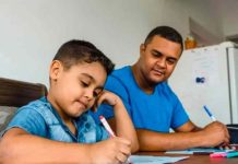 Cómo ayudar a sus hijos a aprender a seguir intentándolo Cómo ayudar a sus hijos a aprender a seguir intentándolo