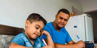 Cómo ayudar a sus hijos a aprender a seguir intentándolo
